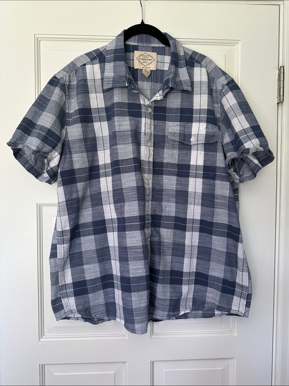St. John's Bay No Tuck Men’s Blue and White Plaid Short-Sleeve ButtonUp Shirt XL